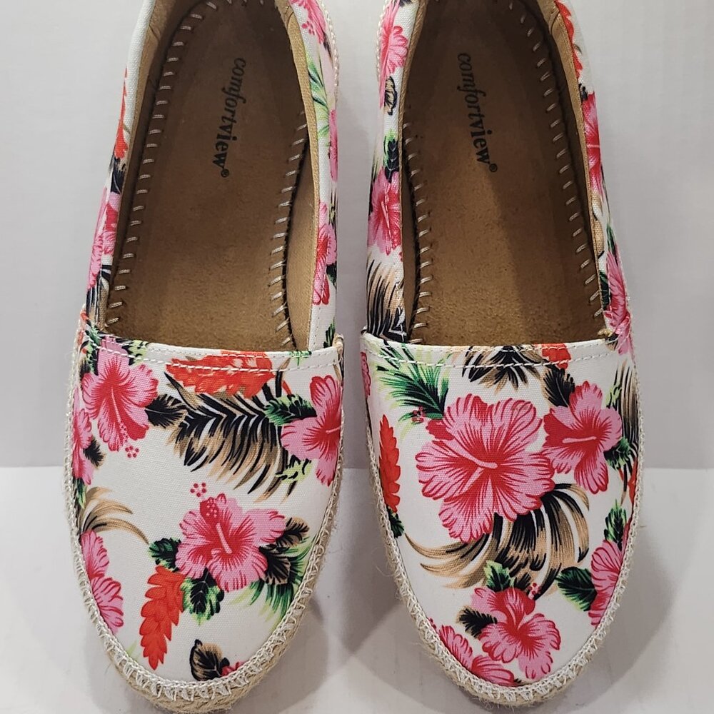 Comfort View Women's Wide Width The Spencer Slip On Flat Hawaiian Floral Color 8